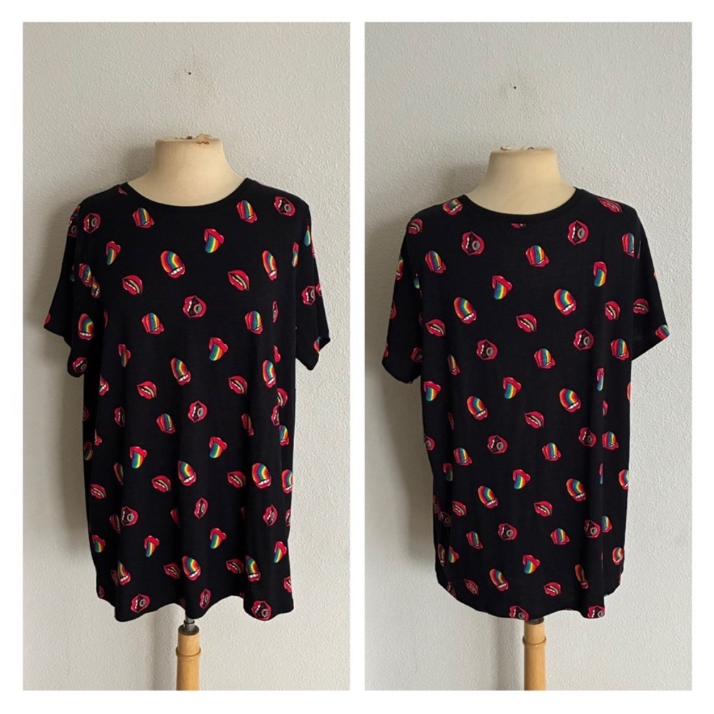 Torrid rainbow lips tee